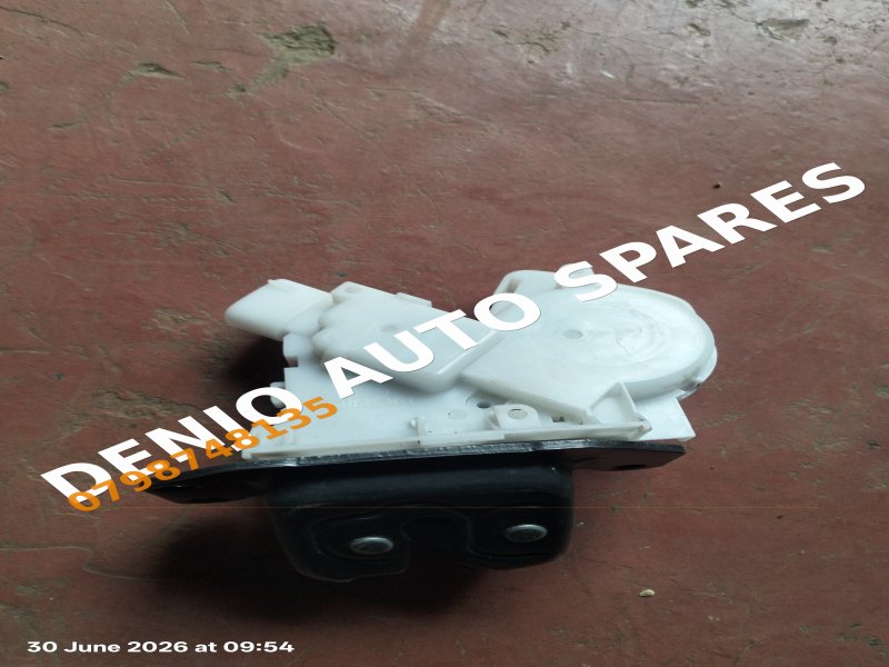 Nissan Serena Boot Lock