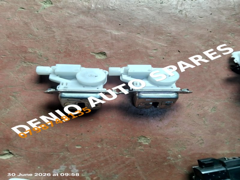 Daihatsu Mira Boot Lock