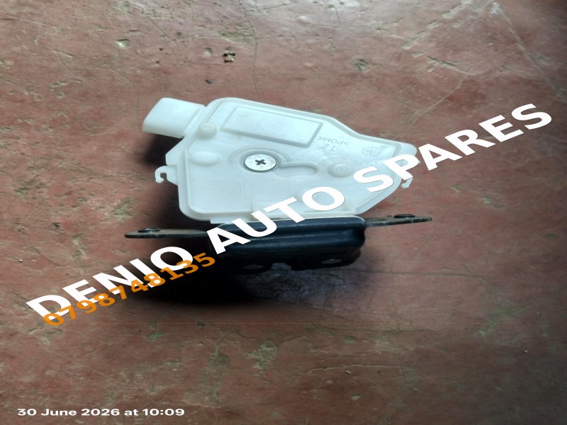 Toyota Vitz Boot lock
