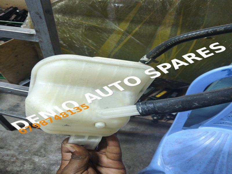 Nissan Dualis Coolant bottle
